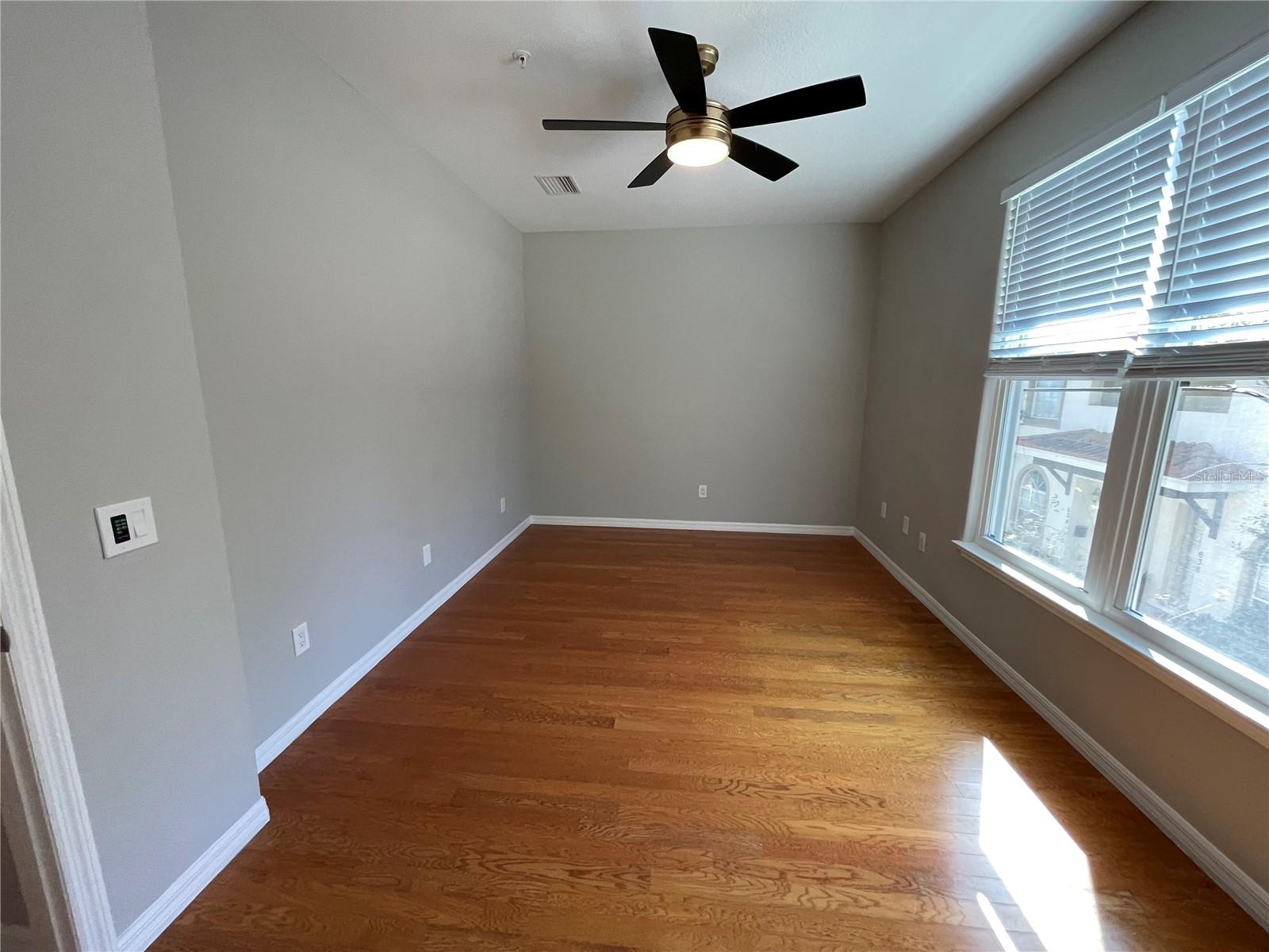 220 7TH AVE N, ST PETERSBURG, FL, 33701