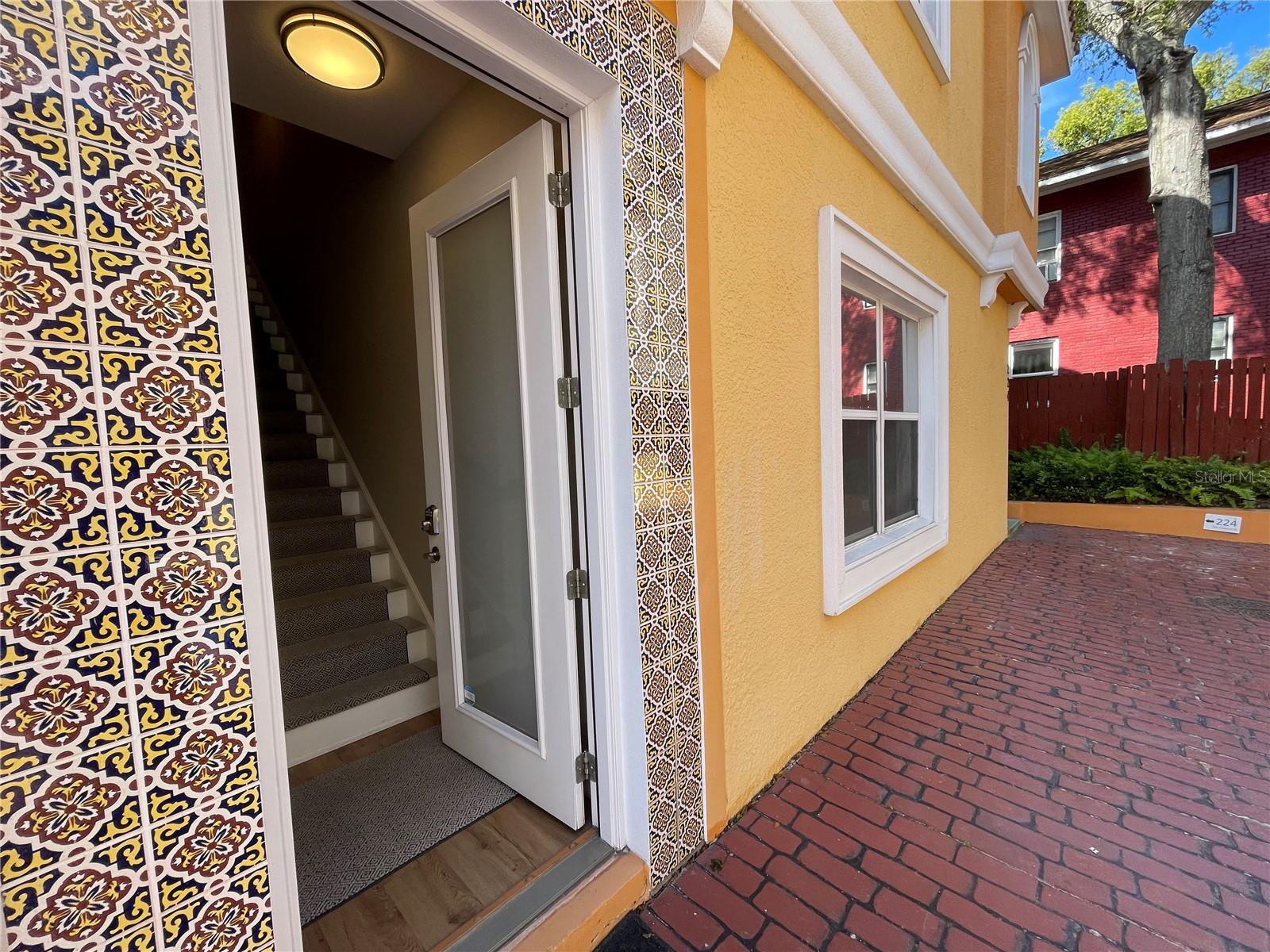 220 7TH AVE N, ST PETERSBURG, FL, 33701
