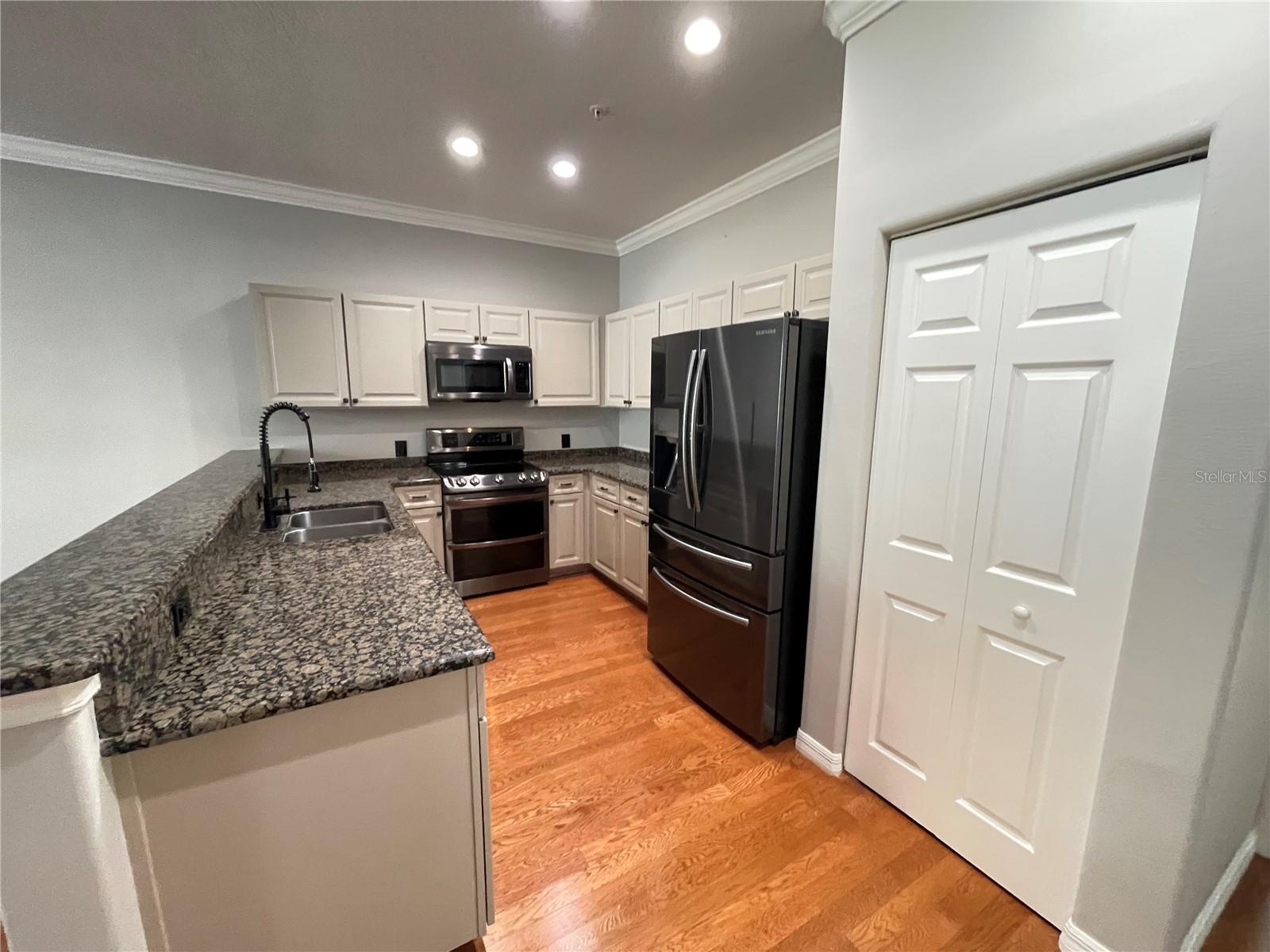 220 7TH AVE N, ST PETERSBURG, FL, 33701