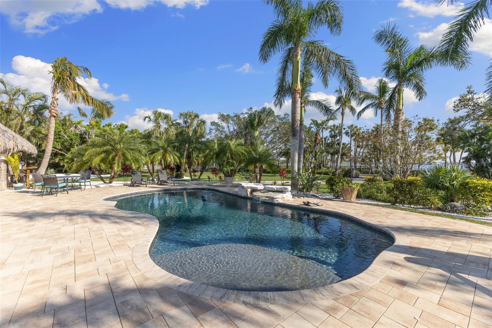 TB8367891 Property Photo