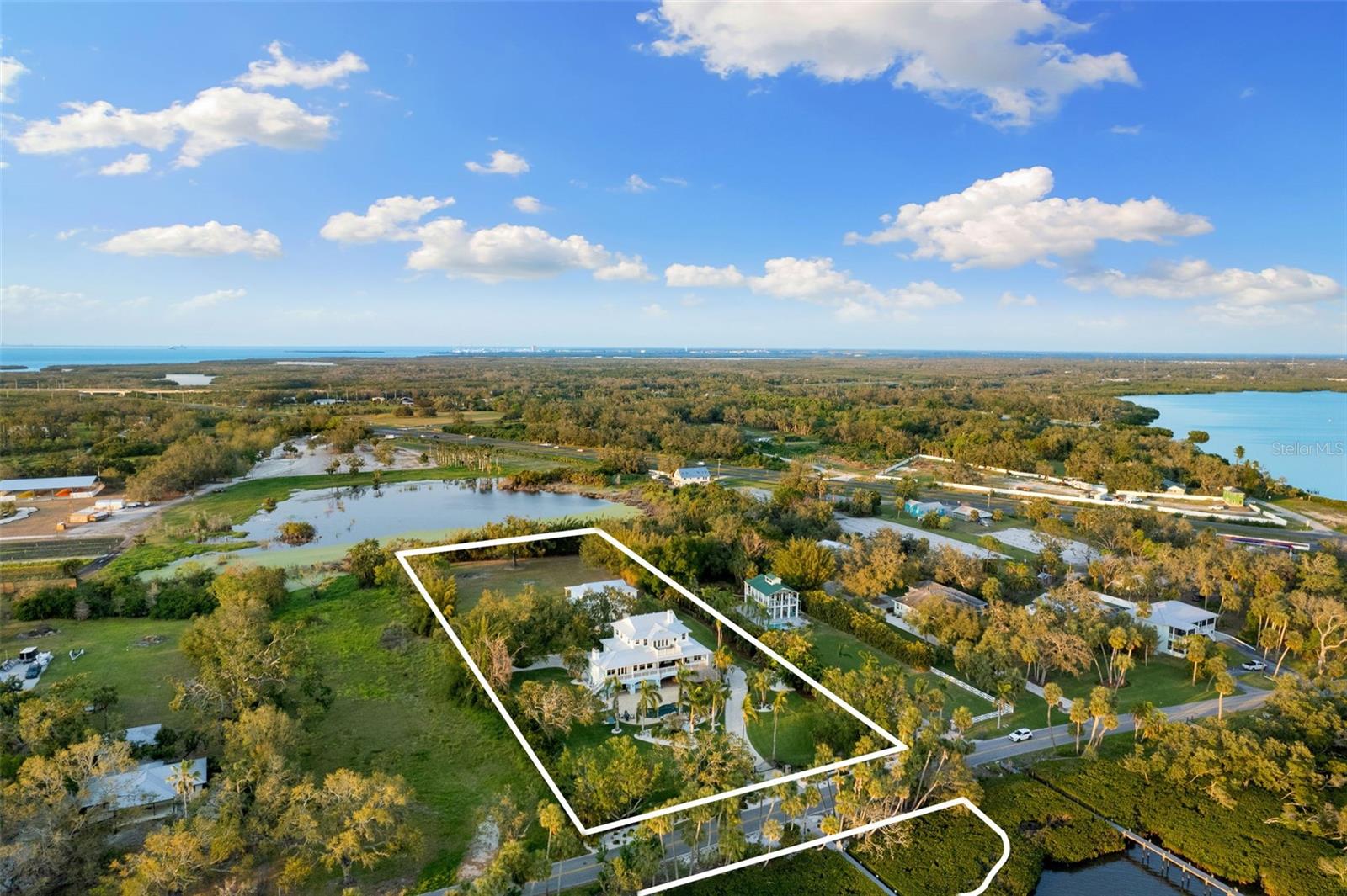 TB8367891 Property Photo