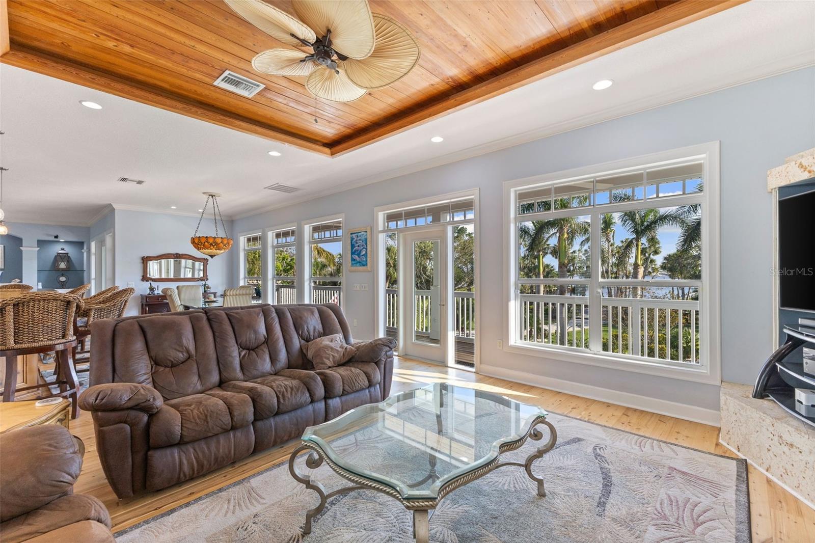 TB8367891 Property Photo