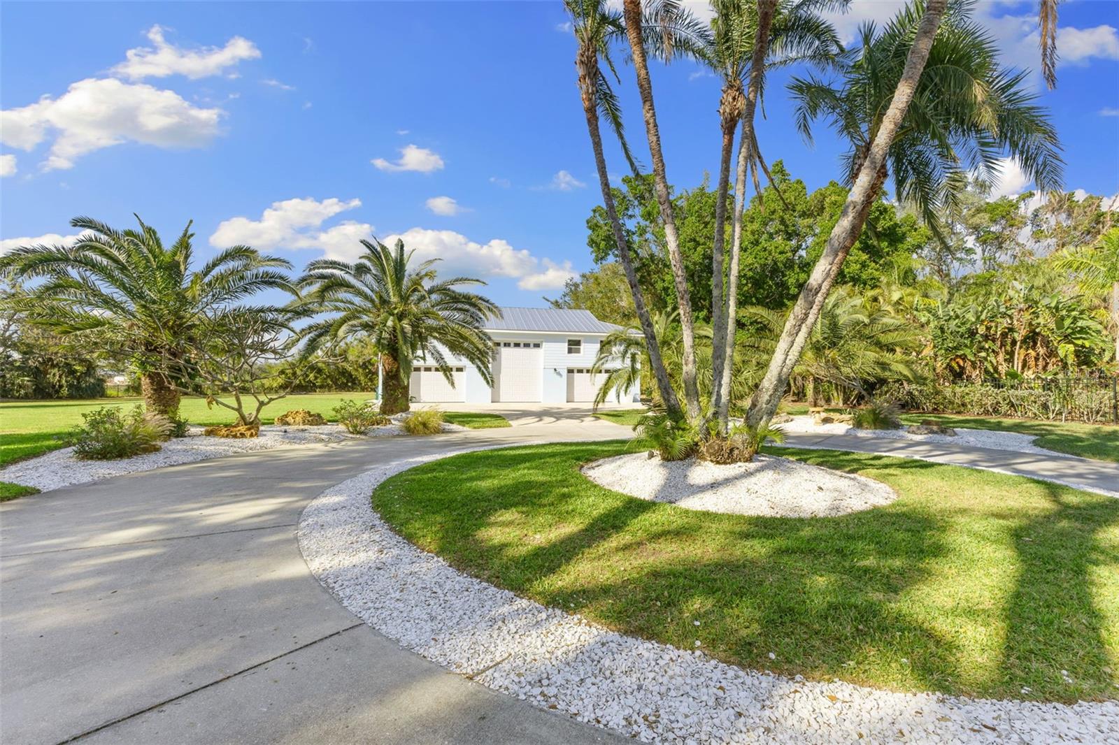 TB8367891 Property Photo