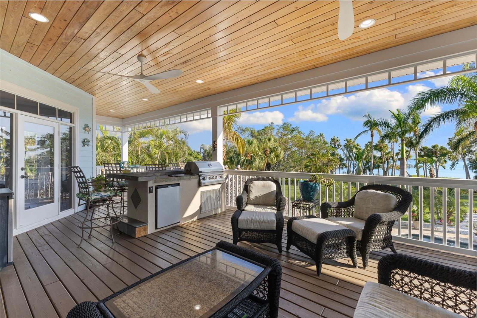 TB8367891 Property Photo