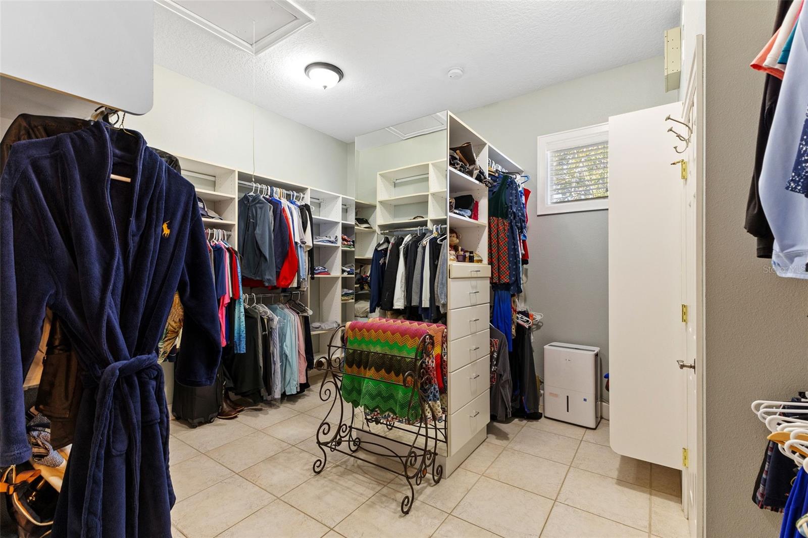 TB8367891 Property Photo