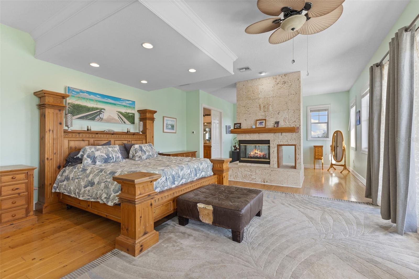 TB8367891 Property Photo