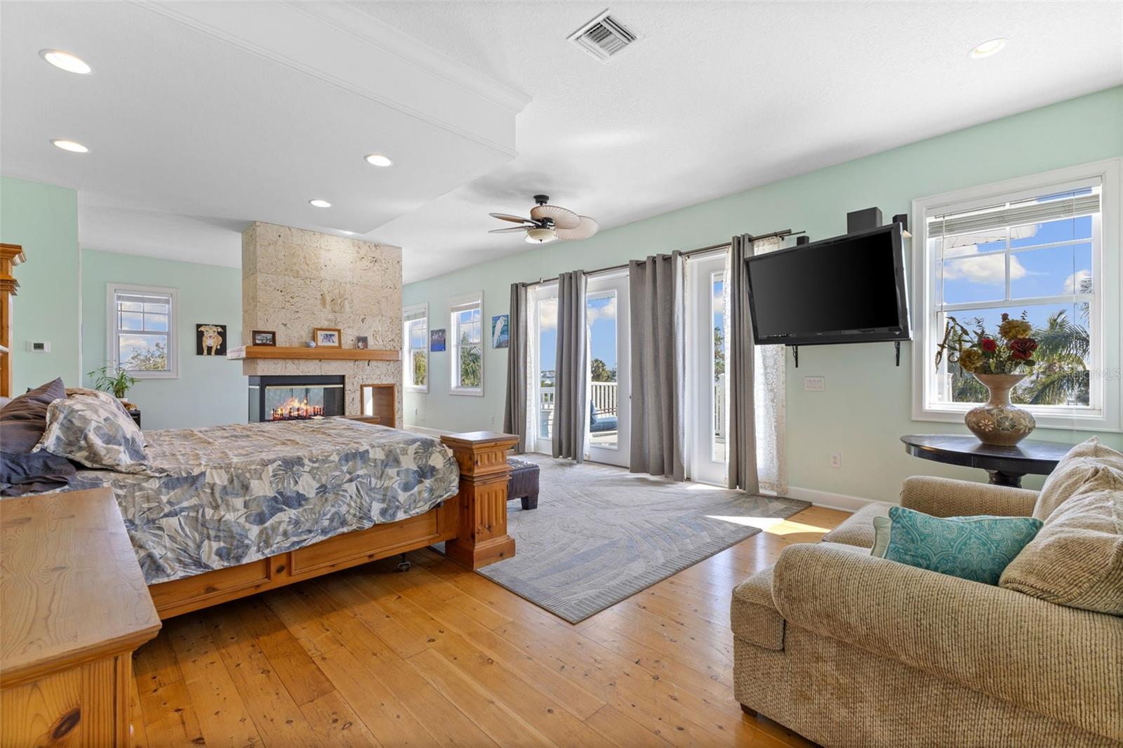 TB8367891 Property Photo