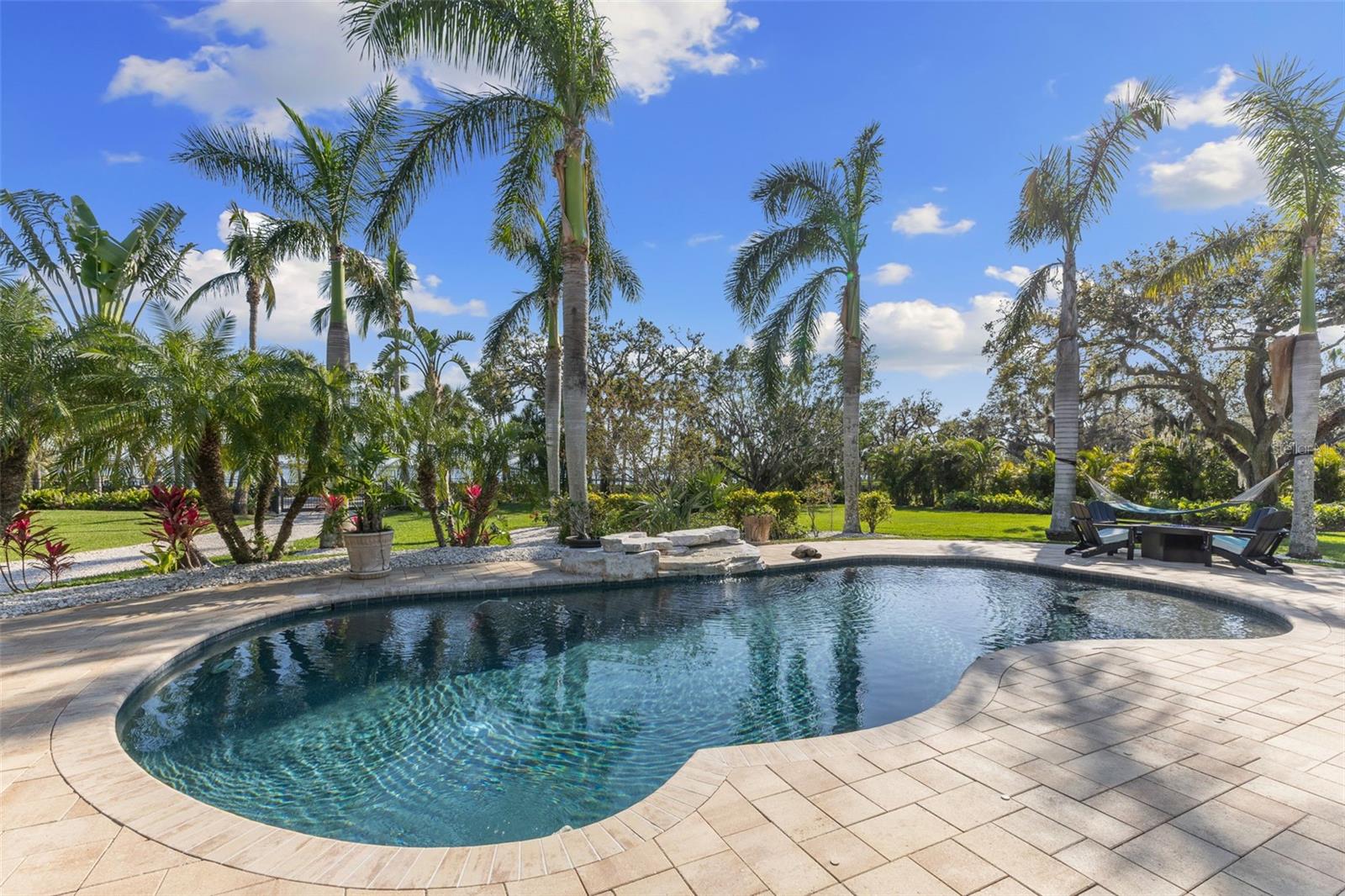 TB8367891 Property Photo