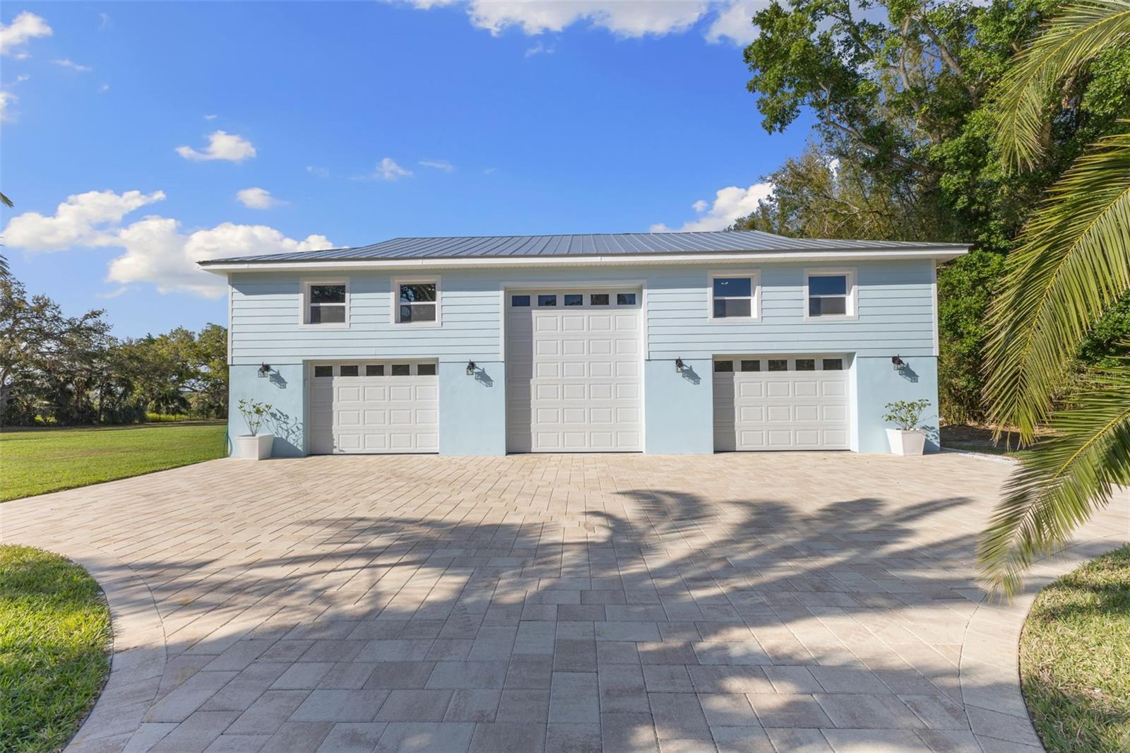 TB8367891 Property Photo