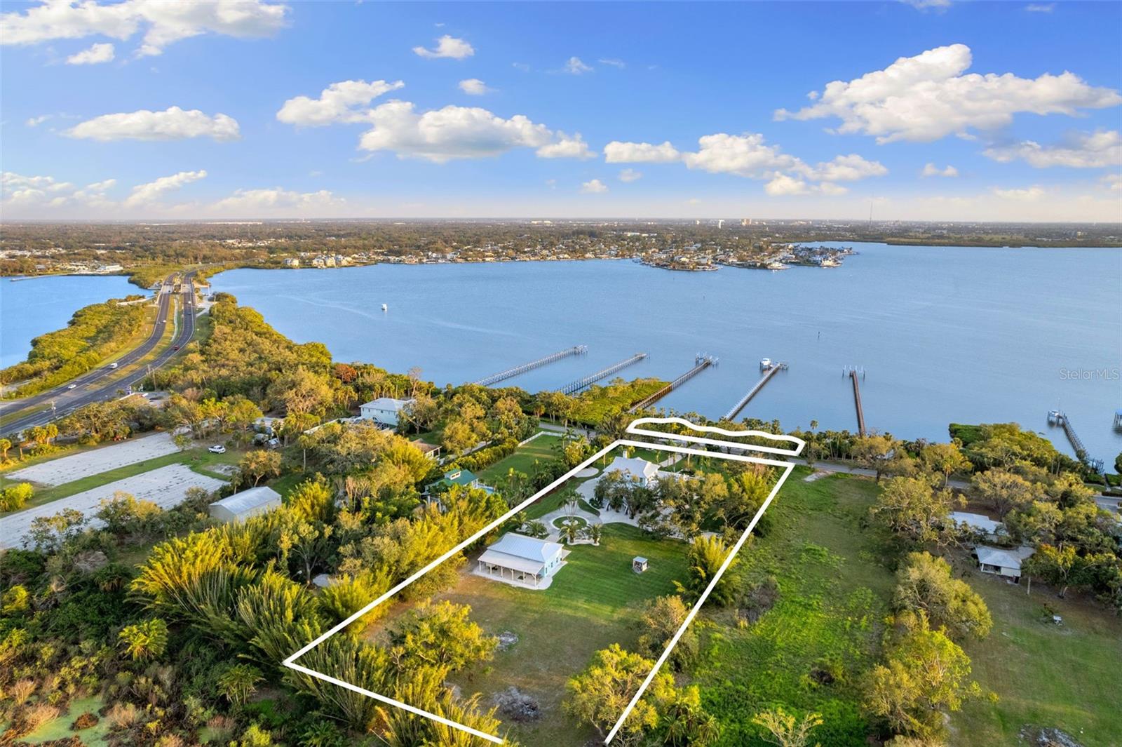 TB8367891 Property Photo