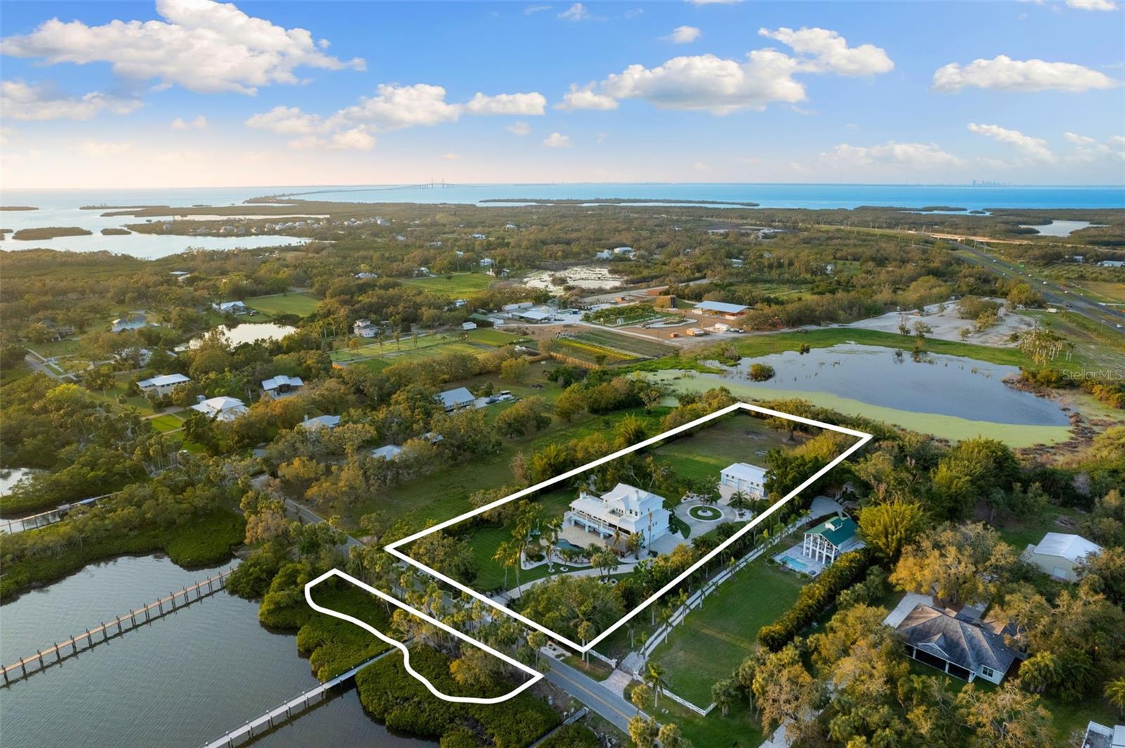 TB8367891 Property Photo