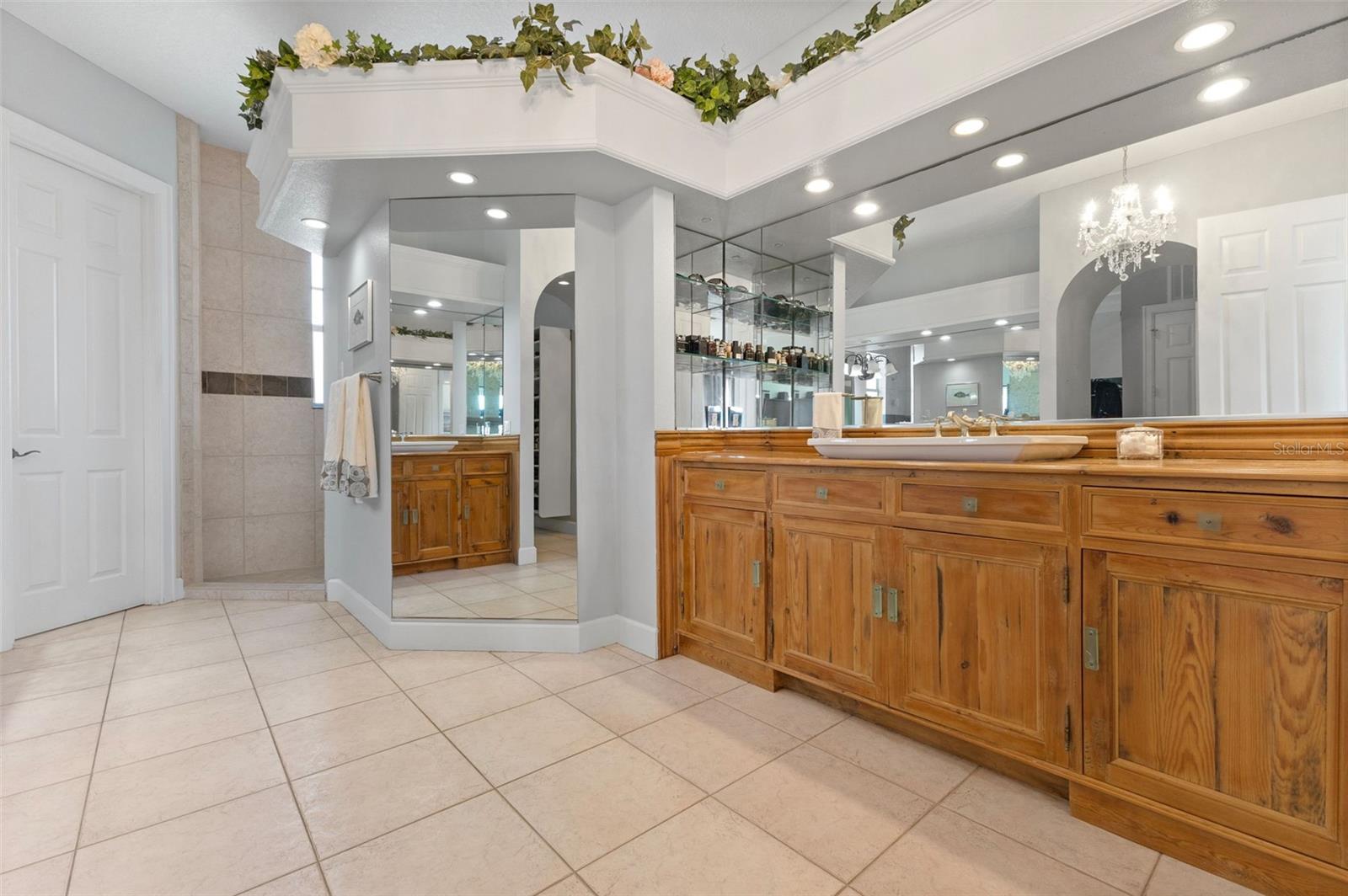 TB8367891 Property Photo