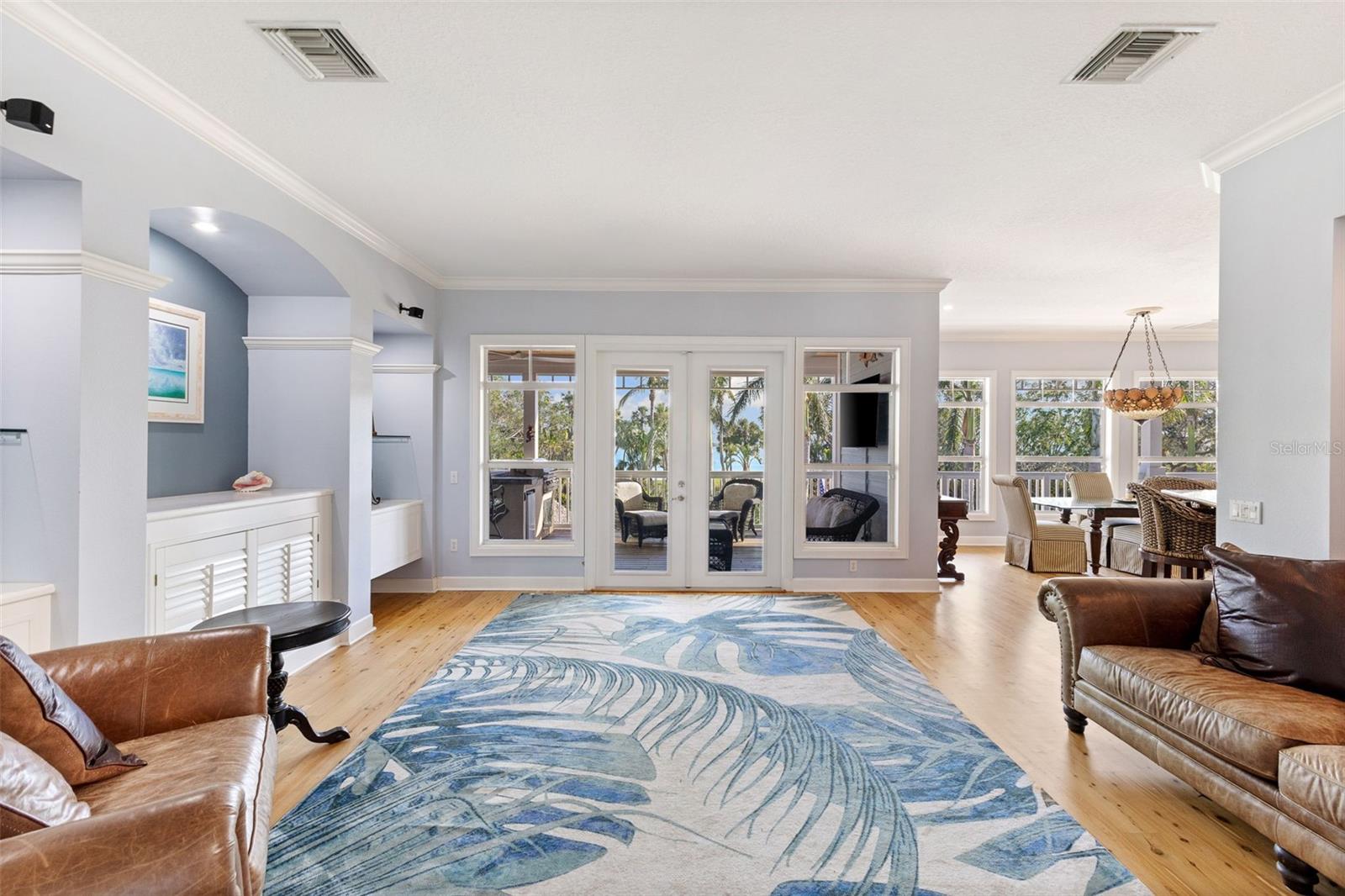 TB8367891 Property Photo