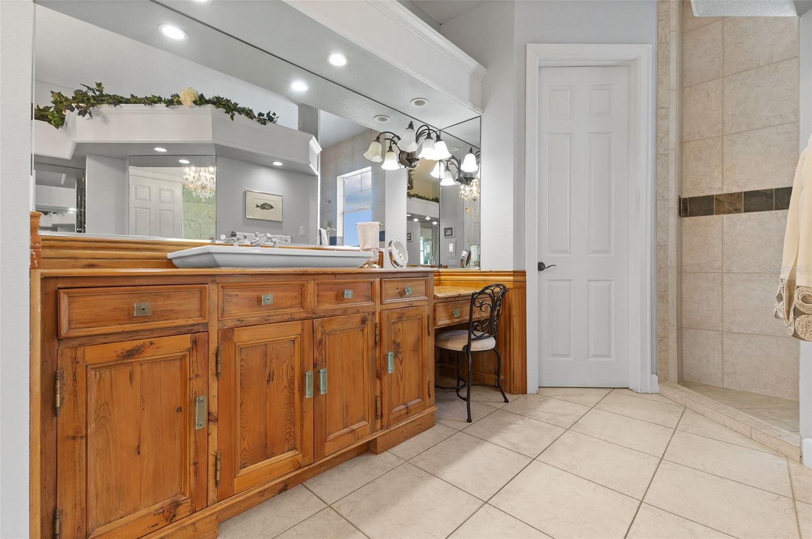 TB8367891 Property Photo