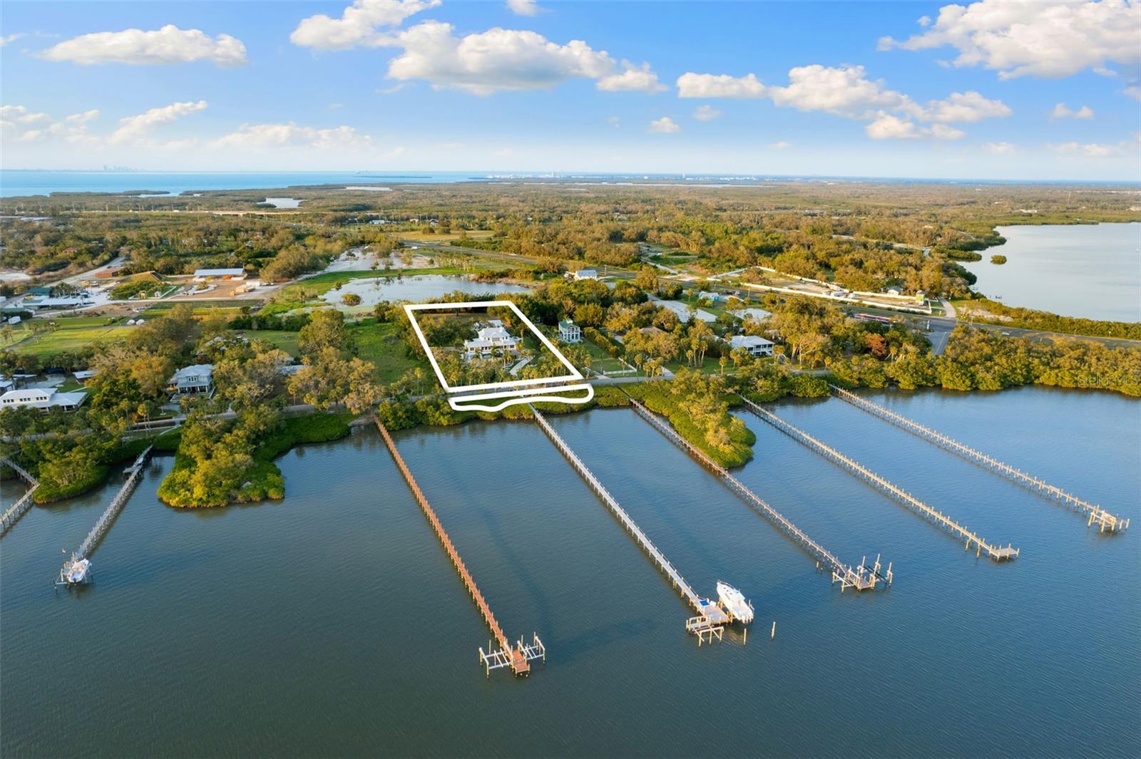 TB8367891 Property Photo