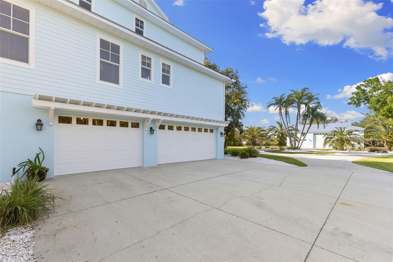 TB8367891 Property Photo