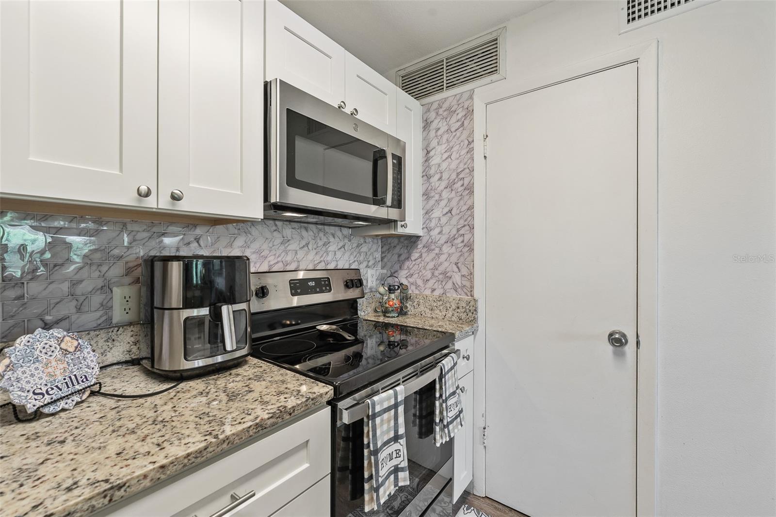 380 LAKEPOINTE DR #304, ALTAMONTE SPRINGS, FL, 32701