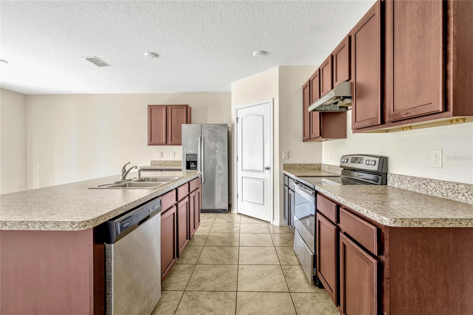 2574 GLACIER EXPRESS LN, TAVARES, FL, 32778