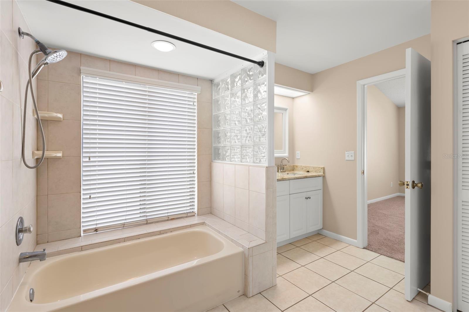 3261 PINE FOREST DR, PALM HARBOR, FL, 34684