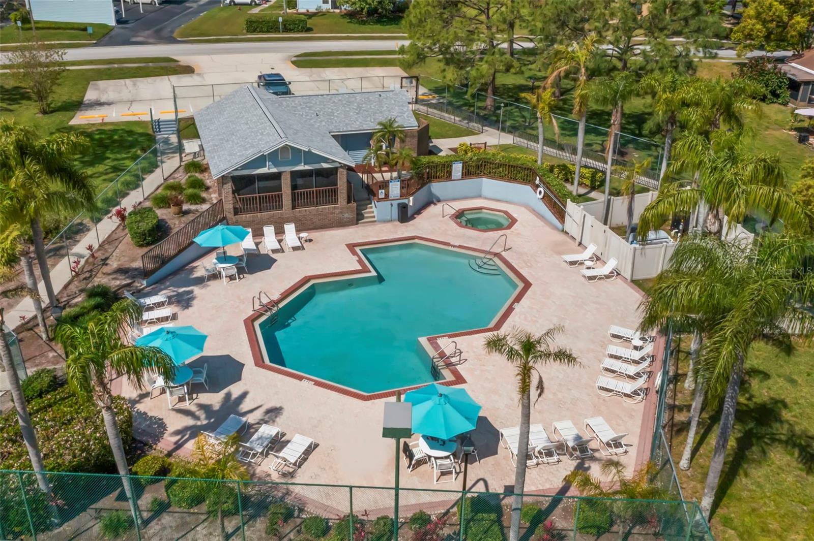 3261 PINE FOREST DR, PALM HARBOR, FL, 34684