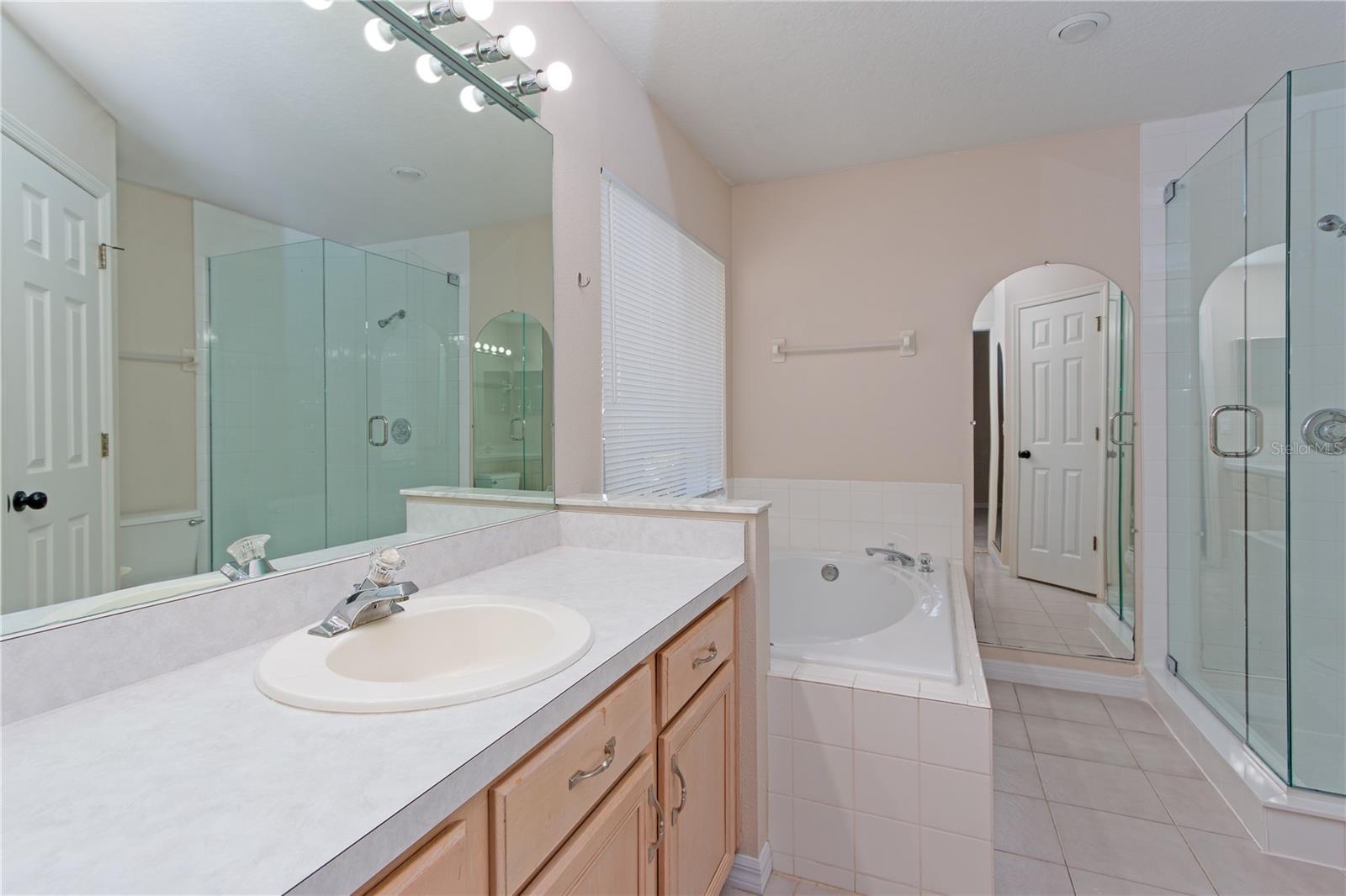 11704 DERBYSHIRE DR, TAMPA, FL, 33626