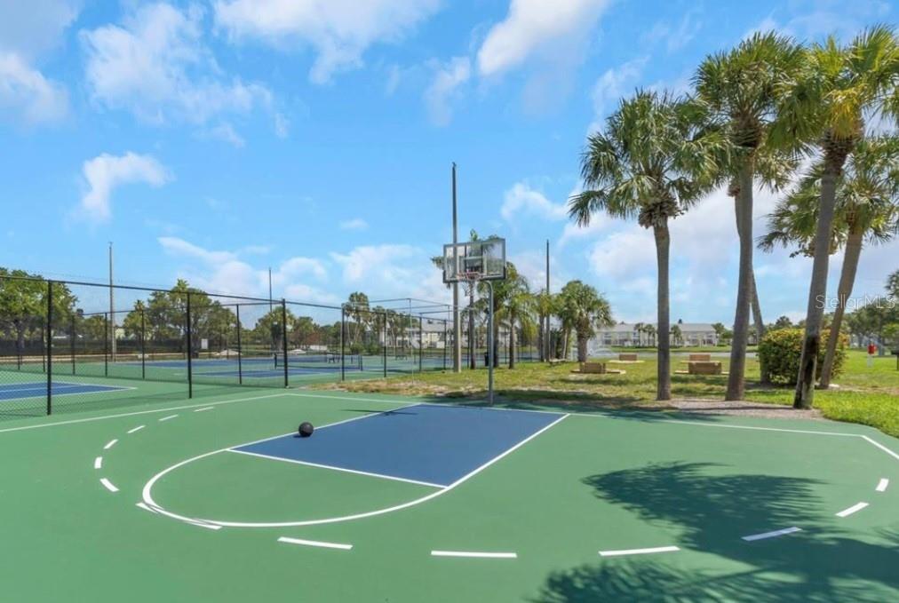 5001 STARFISH DR SE #B, ST PETERSBURG, FL, 33705