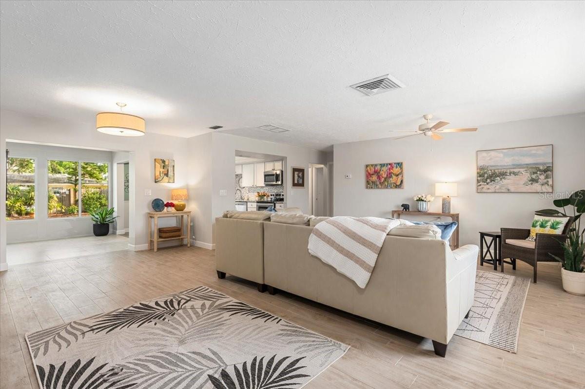 2933 MAYFLOWER ST, SARASOTA, FL, 34231