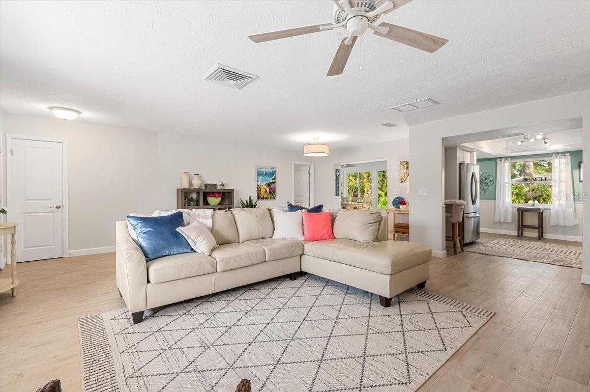 2933 MAYFLOWER ST, SARASOTA, FL, 34231