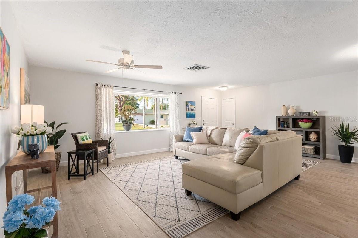 2933 MAYFLOWER ST, SARASOTA, FL, 34231