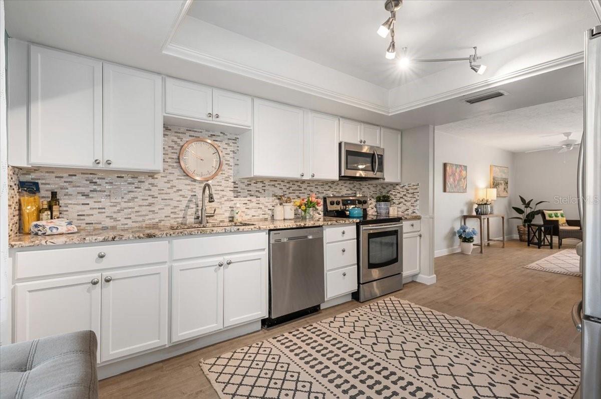 2933 MAYFLOWER ST, SARASOTA, FL, 34231