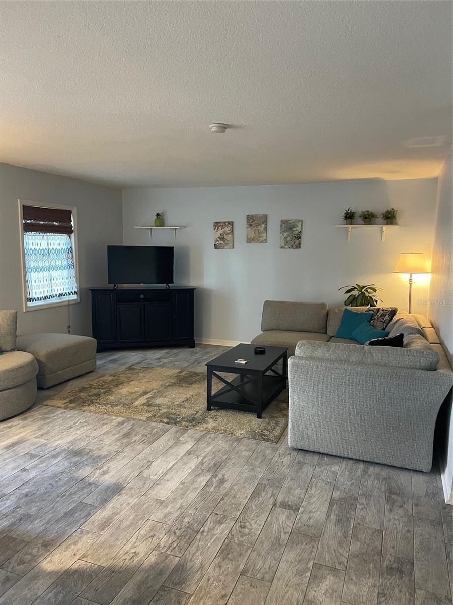 3873 POMPANO DR SE #B (Furnished), ST PETERSBURG, FL, 33705