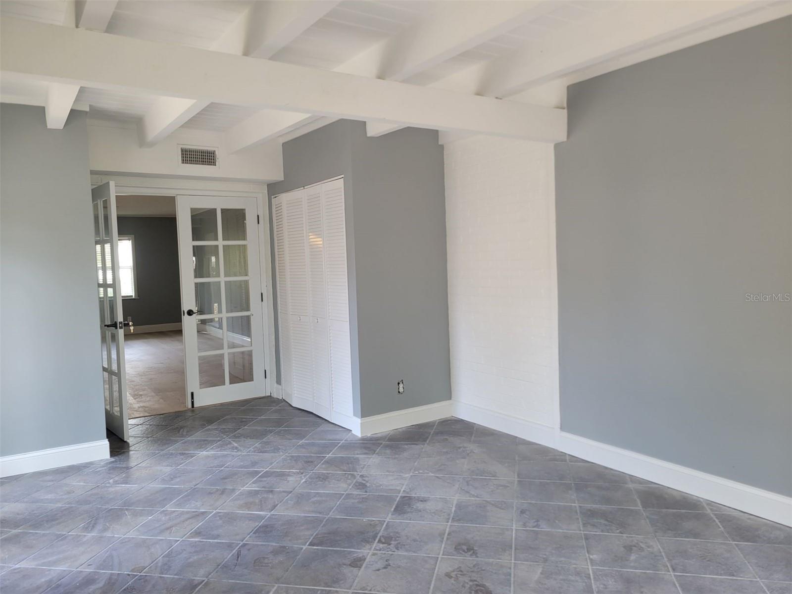 2912 W ALLINE AVE, TAMPA, FL, 33611