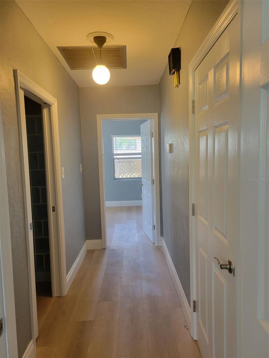 2912 W ALLINE AVE, TAMPA, FL, 33611