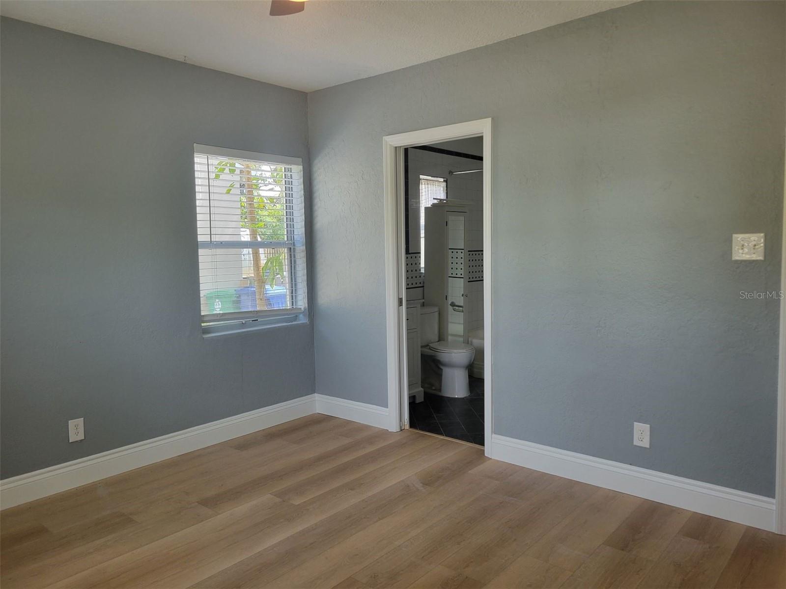 2912 W ALLINE AVE, TAMPA, FL, 33611