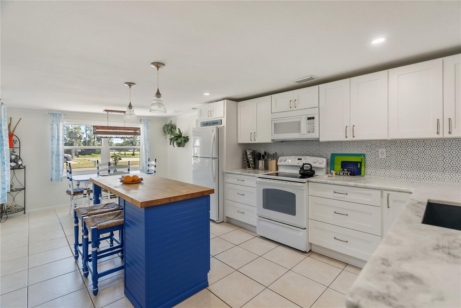 11 1ST ST E, NOKOMIS, FL, 34275