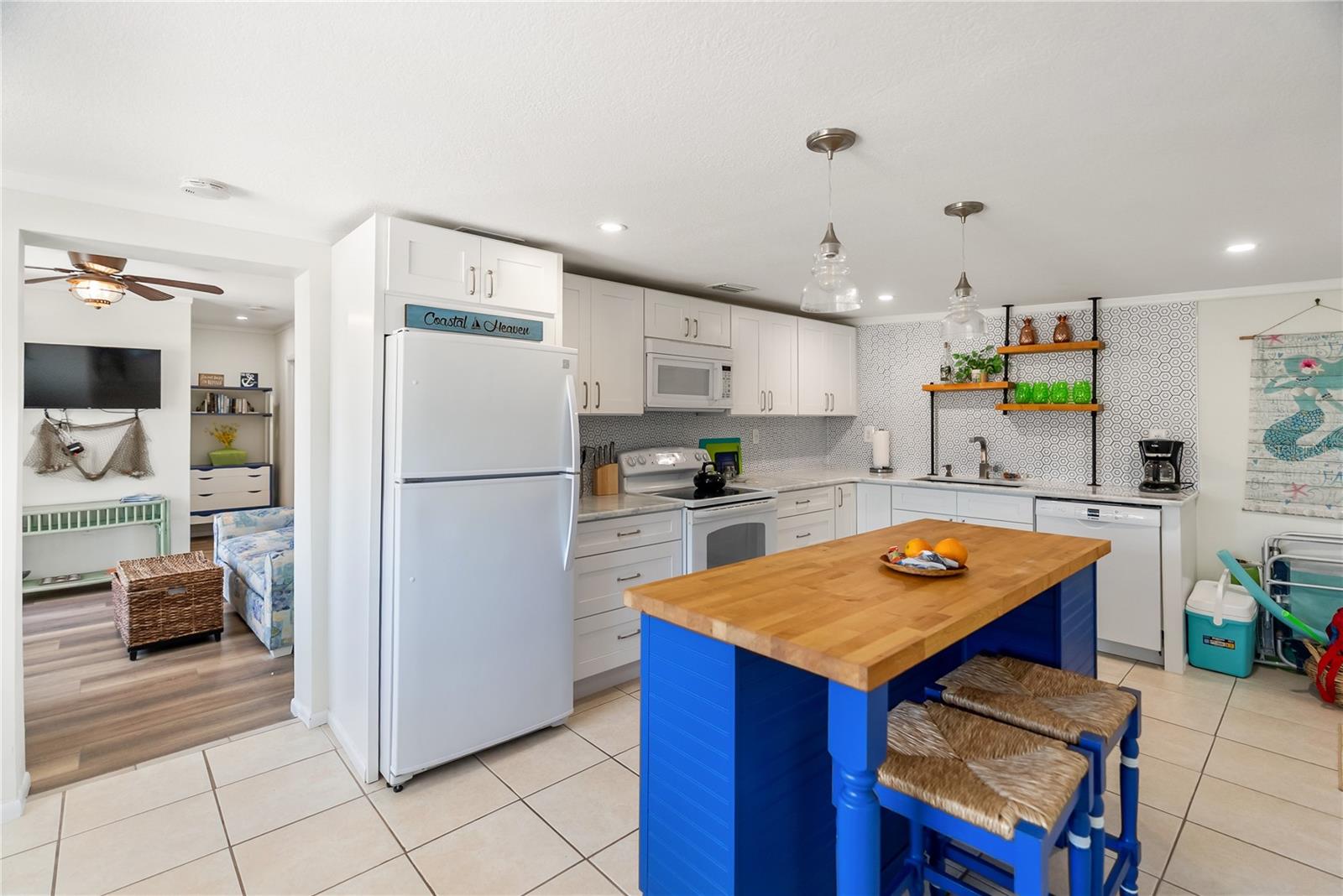 11 1ST ST E, NOKOMIS, FL, 34275