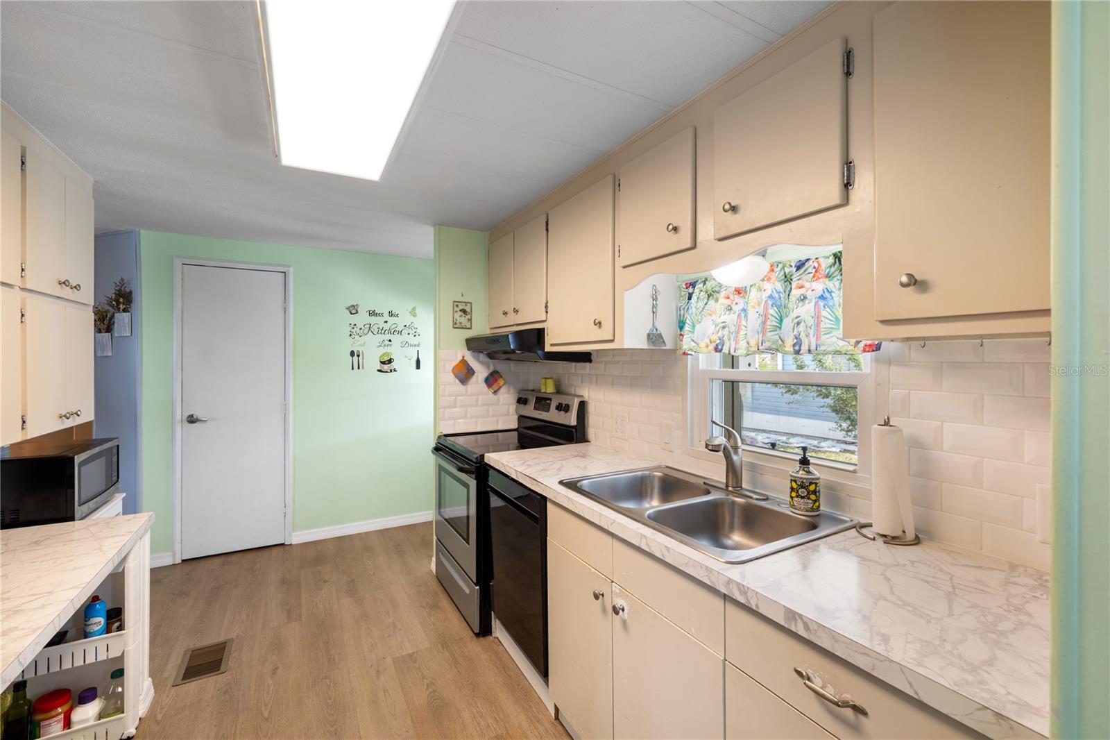 4 S MARINA PLZ, ENGLEWOOD, FL, 34223