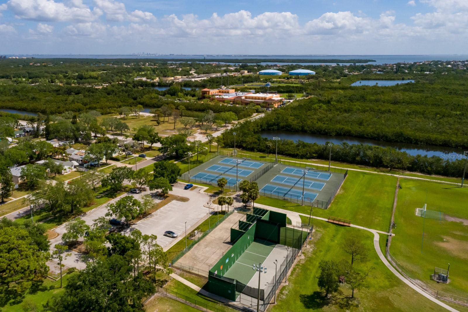 5600 LEE ST NE, ST PETERSBURG, FL, 33704