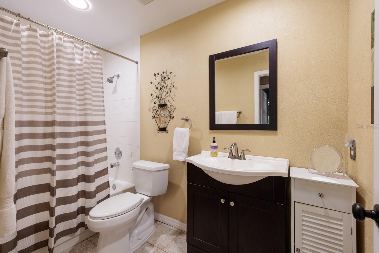 5600 LEE ST NE, ST PETERSBURG, FL, 33704