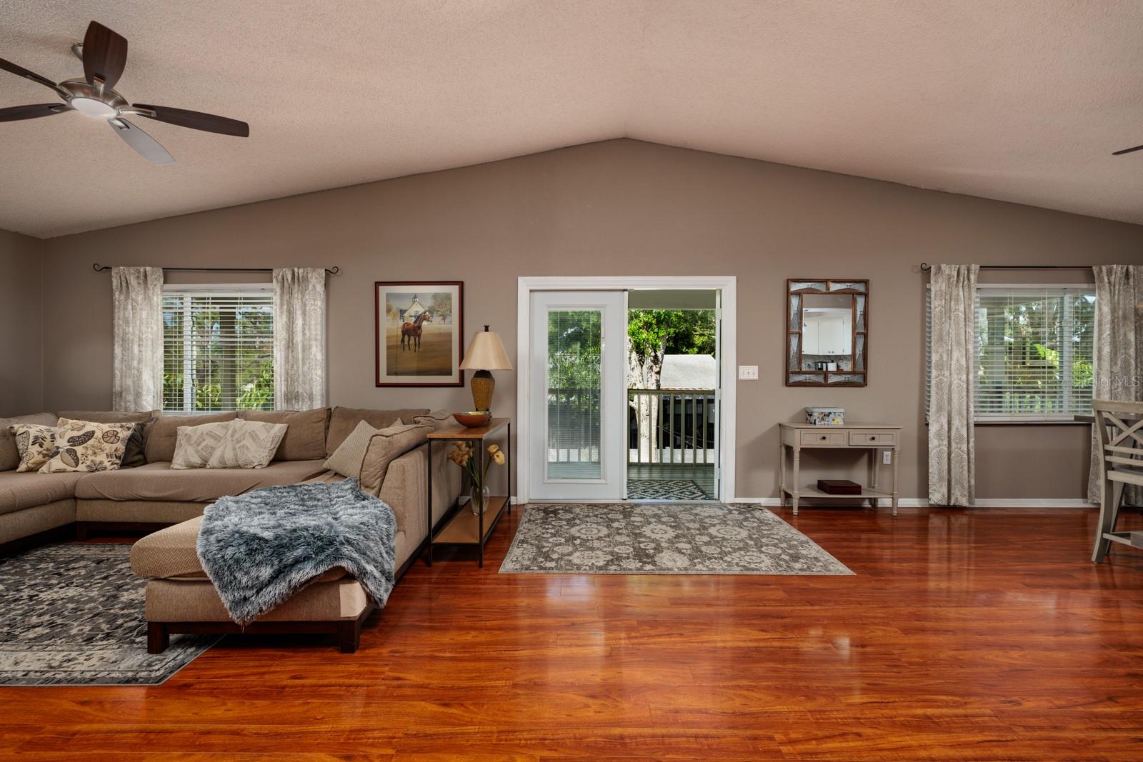 5600 LEE ST NE, ST PETERSBURG, FL, 33704