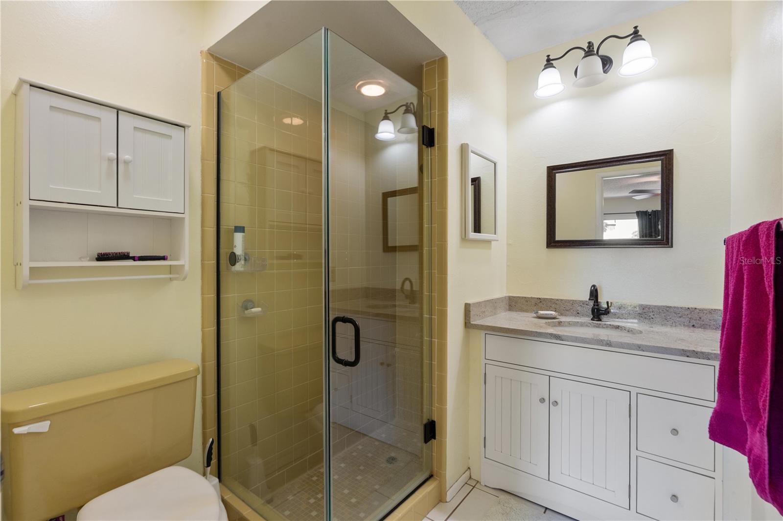 W7874068 Property Photo