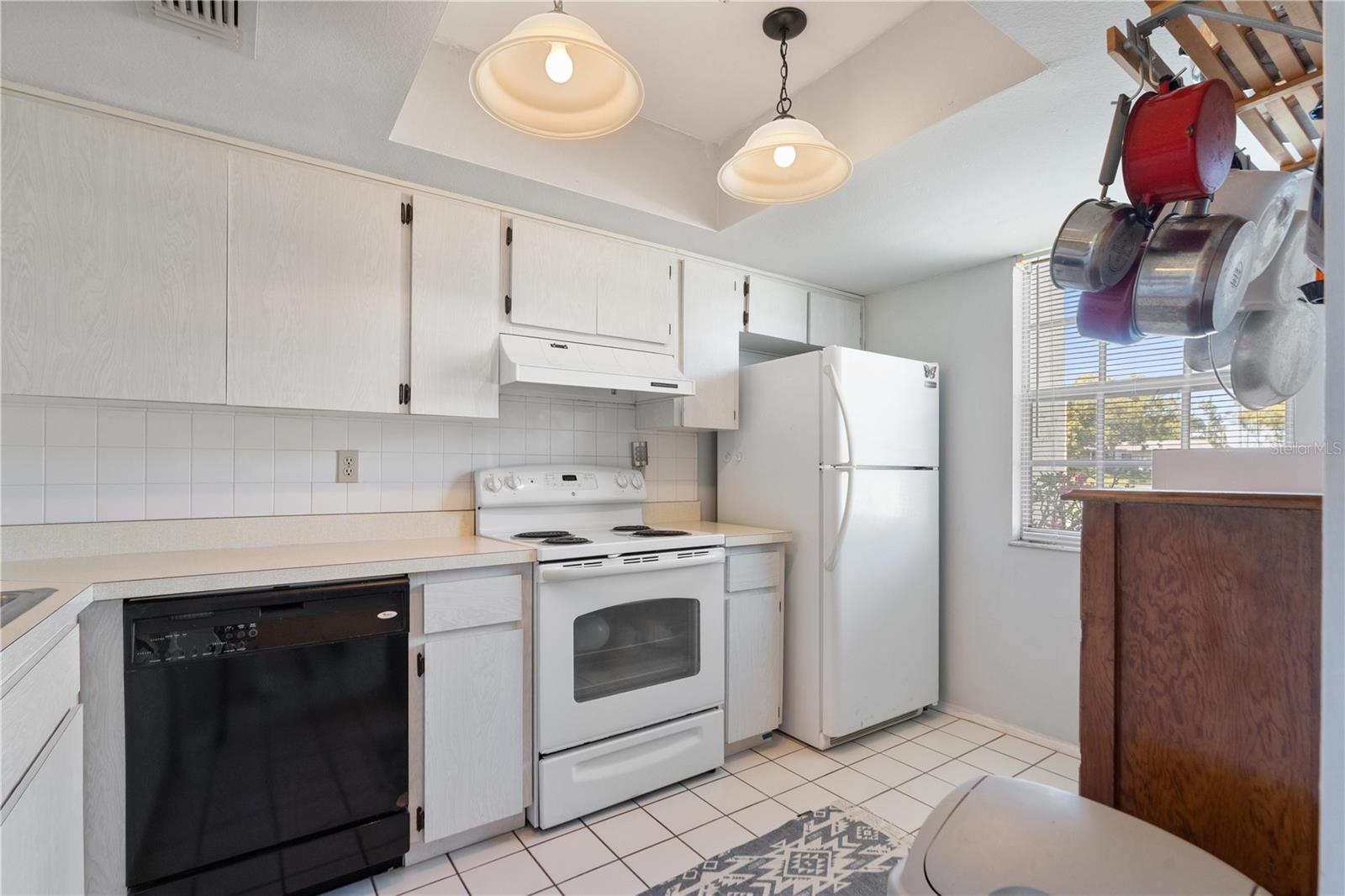 W7874068 Property Photo