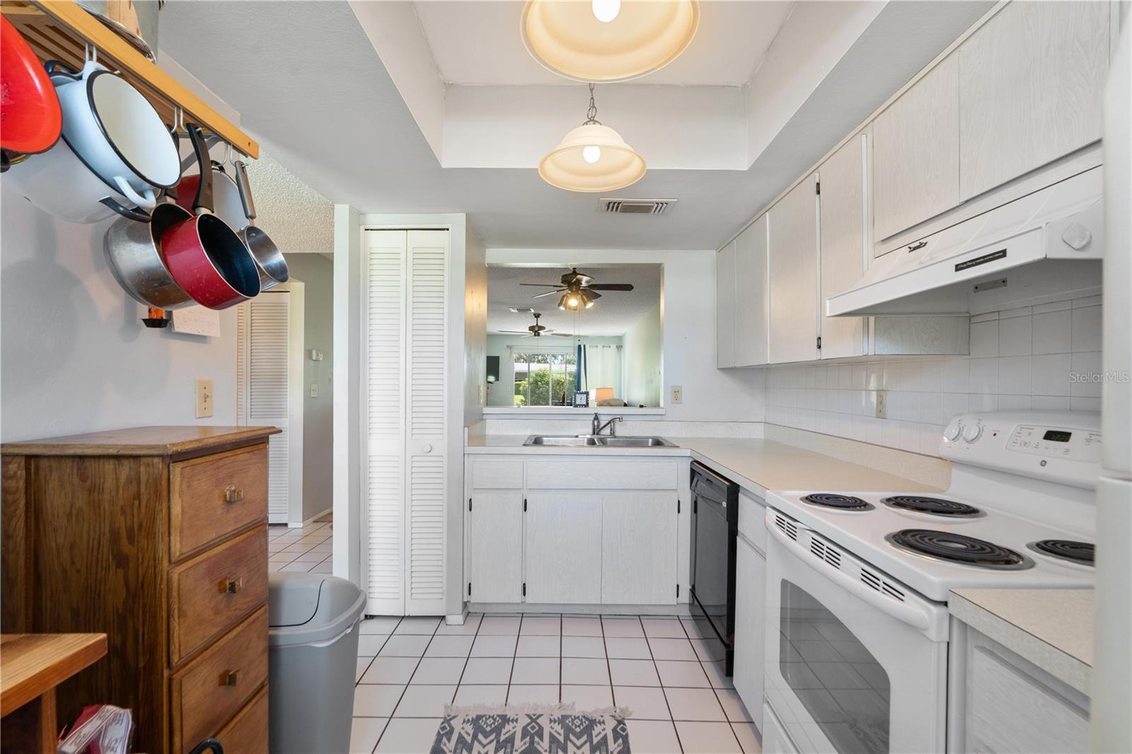 W7874068 Property Photo