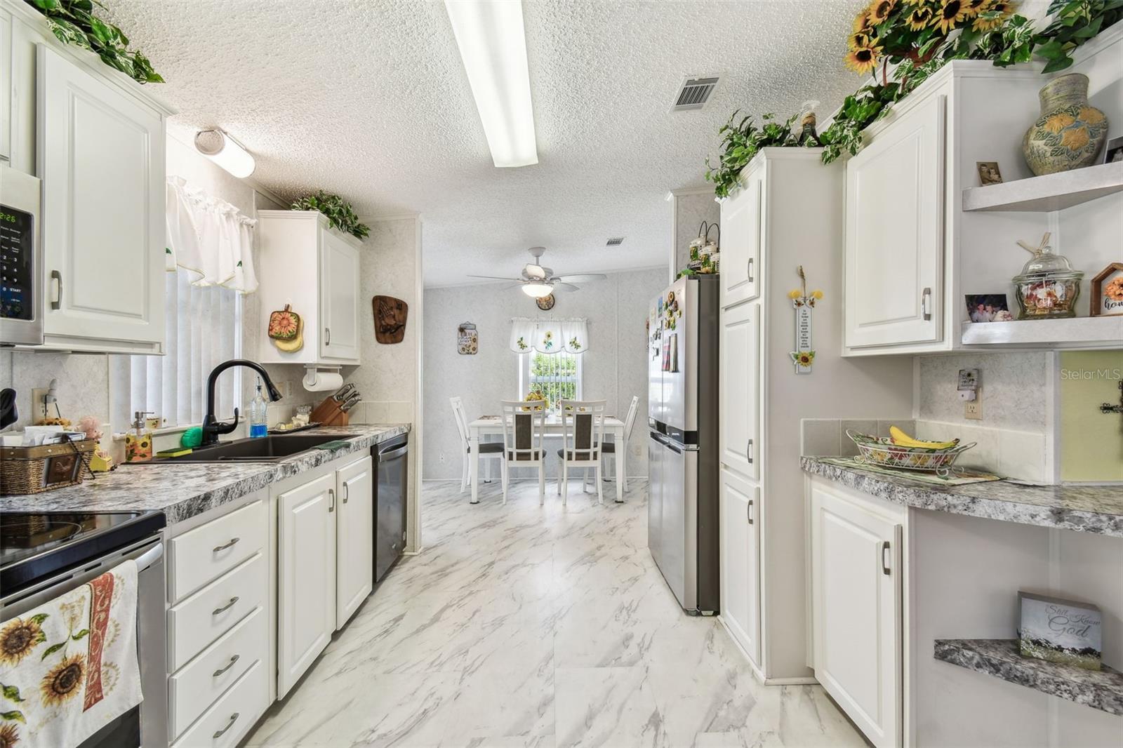 37510 NEW HORIZONS BLVD, ZEPHYRHILLS, FL, 33541