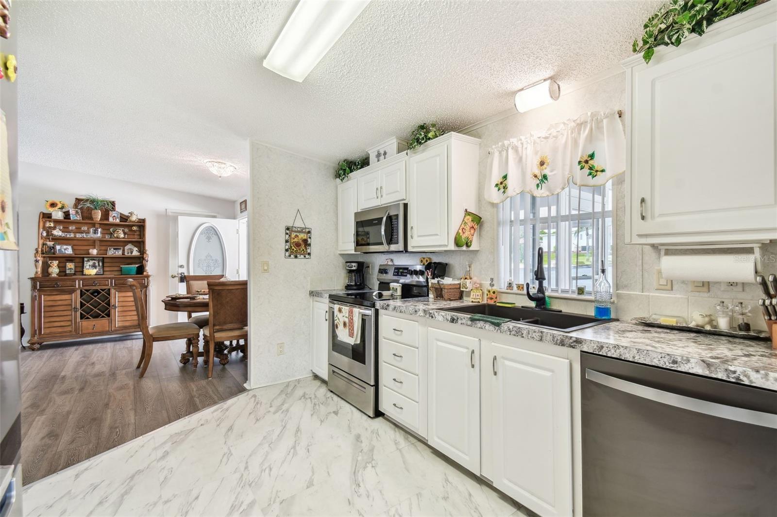 37510 NEW HORIZONS BLVD, ZEPHYRHILLS, FL, 33541