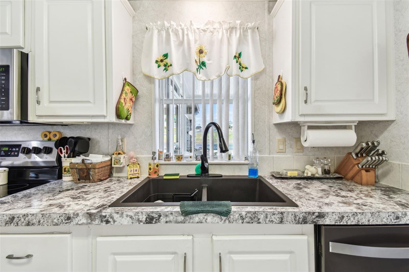 37510 NEW HORIZONS BLVD, ZEPHYRHILLS, FL, 33541