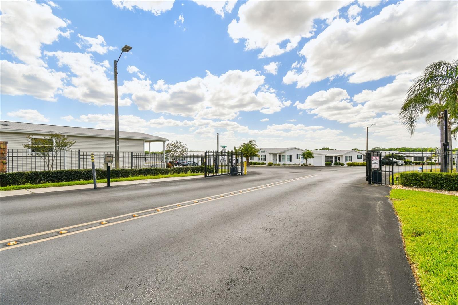 37510 NEW HORIZONS BLVD, ZEPHYRHILLS, FL, 33541