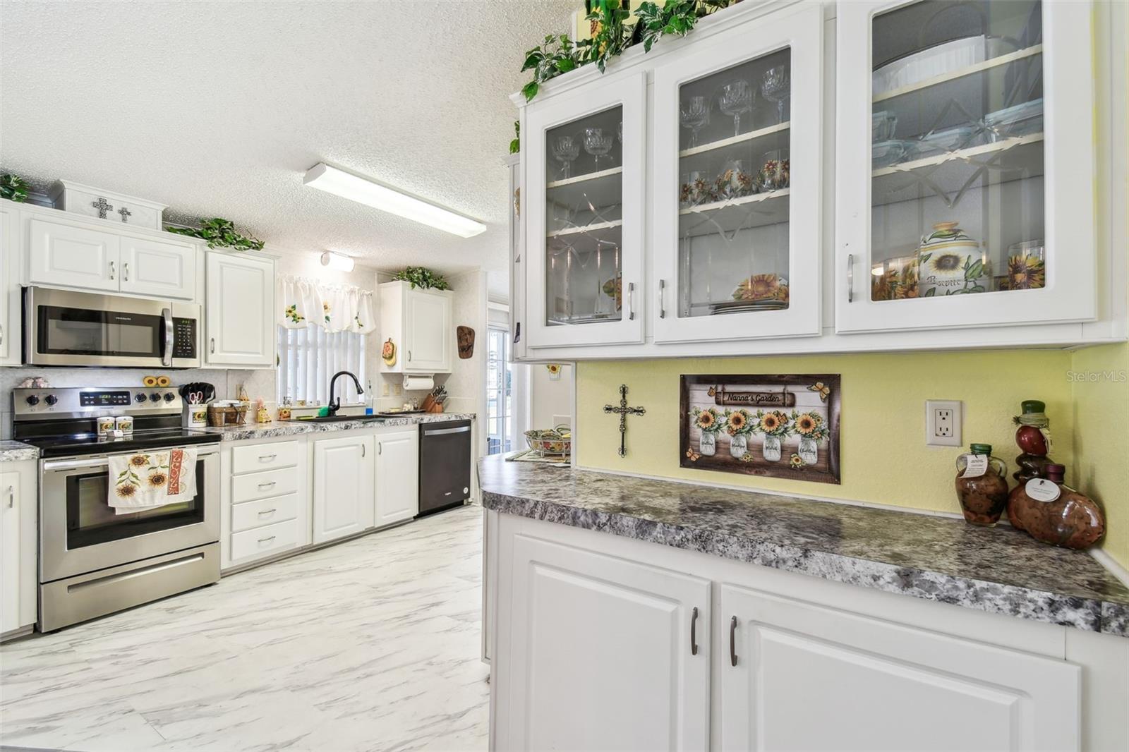 37510 NEW HORIZONS BLVD, ZEPHYRHILLS, FL, 33541