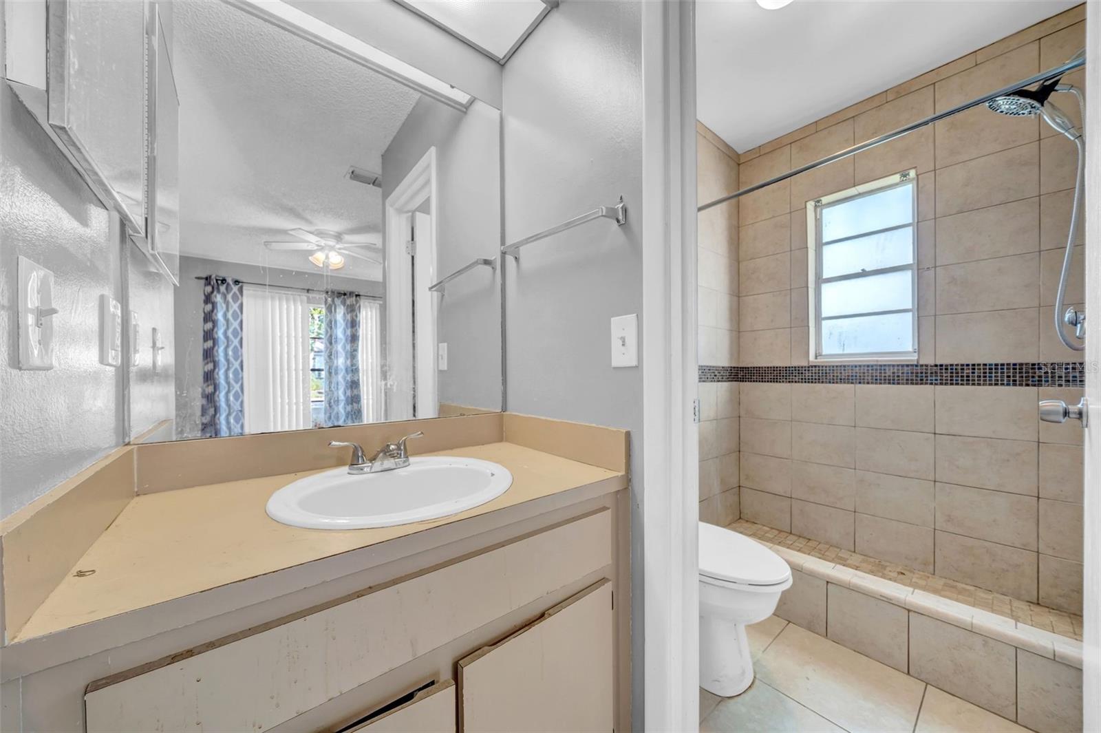 1929 CROWN PARK DR, VALRICO, FL, 33594