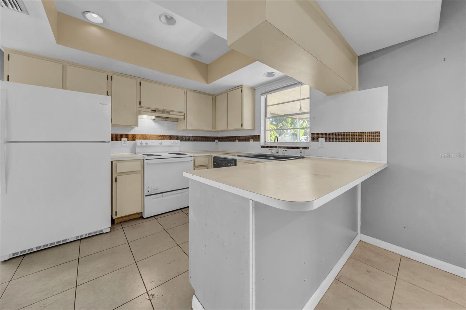 1929 CROWN PARK DR, VALRICO, FL, 33594